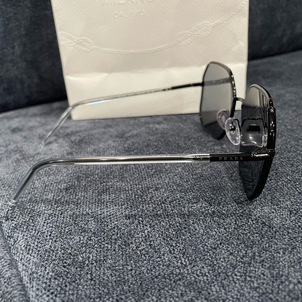 PRADA AUTHENTIC Black Polarized Sunglasses -NEW with TAGS and RECEIPT - Picture 9 of 16